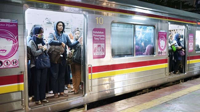 Pekerja Komuter, Cegah Virus Corona dengan Cara Berikut - Alodokter