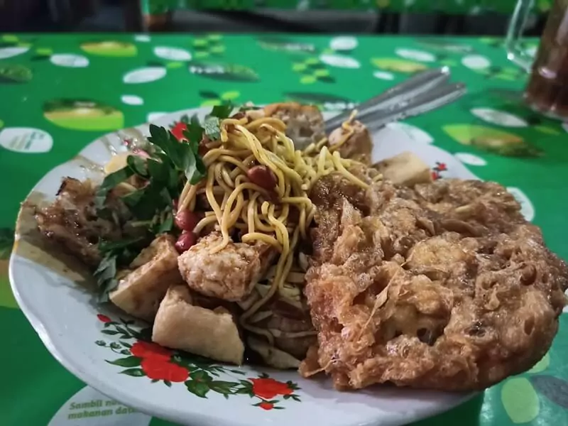 tahu kupat sido mampir