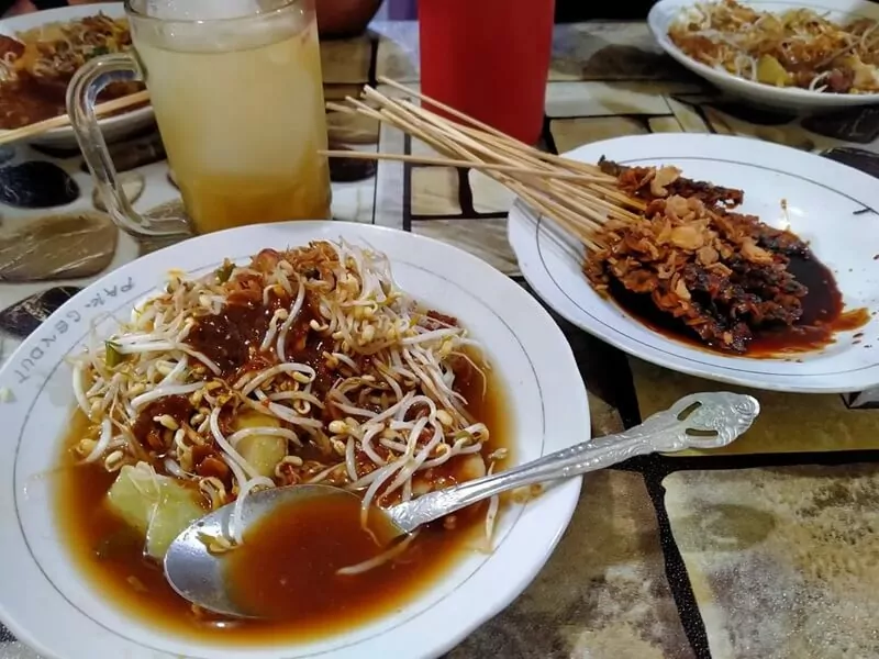 lontong balap garuda pak gendut